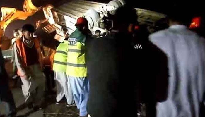 পাকিস্তানে বিয়ের গাড়ি দুর্ঘটনায় নিহত ১৫