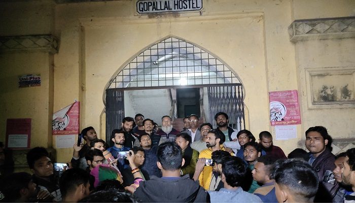  কারমাইকেলের হোস্টেলে ঢুকে বহিরাগতদের হামলার ঘটনায় মামলা 