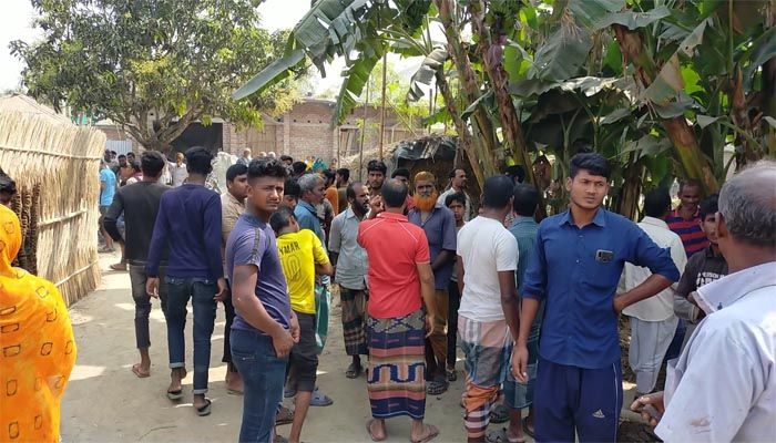 ছেলের ধারালো অস্ত্রের আঘাতে পিতার মৃত্যু