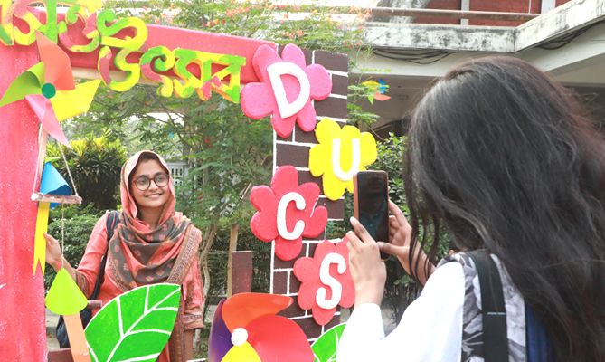 টিএসসিতে বসন্ত উৎসব
