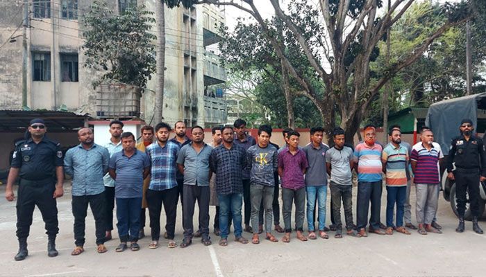 কুমিল্লায় পাসপোর্ট দালাল চক্রের ২৪ জন গ্রেপ্তার