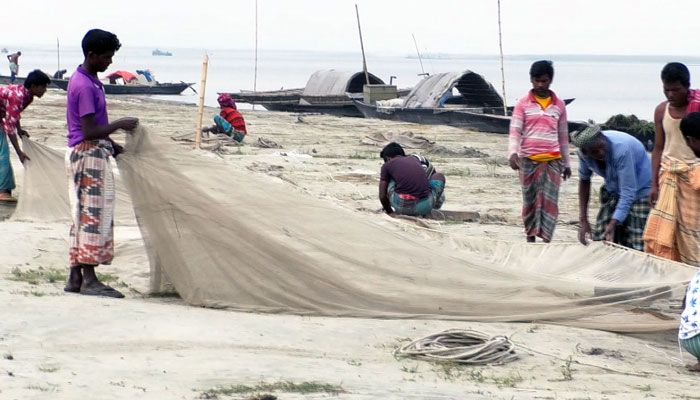 বৈদ্যুতিক শকে মাছ শিকার