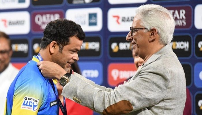 এশিয়াকে ট্রফি জিতিয়ে নায়ক রাজ্জাক