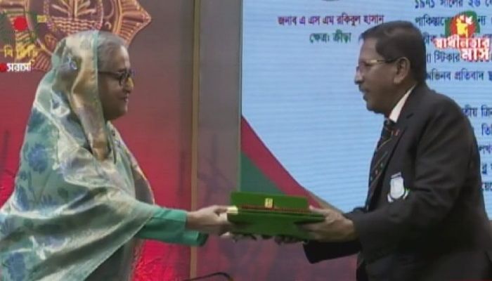 স্বাধীনতা পুরস্কার পেলেন রকিবুল হাসান