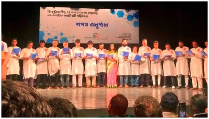 শপথ নিল ‘ডিরেক্টরস গিল্ড’-এর নবনির্বাচিত কমিটি