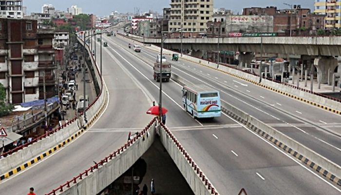 হানিফ ফ্লাইওভারে নিয়ন্ত্রণ হারিয়ে মোটরসাইকেল আরোহীর মৃত্যু