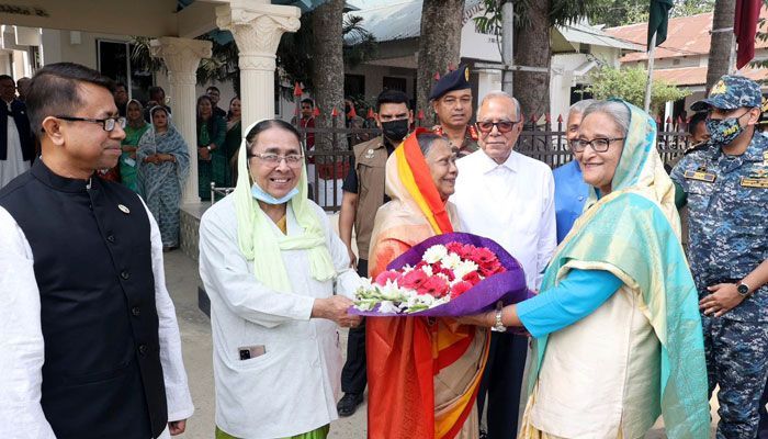 নানা পদের মাছ দিয়ে প্রধানমন্ত্রীর মধ্যাহ্নভোজ জনগণের সঙ্গে তামাশা : ফখরুল