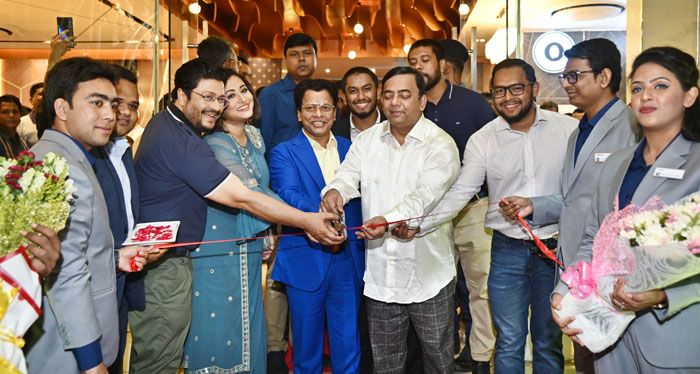 বনানীতে ইউনিক রিজেন্সি হোটেলের শুভ উদ্বোধন করেন পুলিশের সাবেক আইজিপি ড. বেনজীর আহমেদ, রংধনু গ্রুপের চেয়ারম্যান রফিকুল ইসলামসহ অন্যান্য অতিথি । ছবি : আরিফুল আমিন 