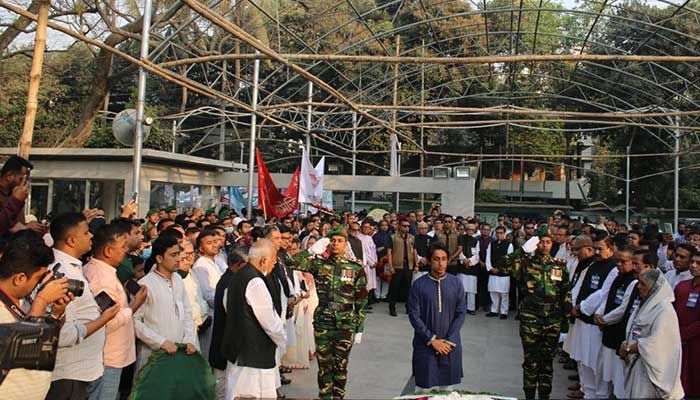 বঙ্গবন্ধুর প্রতিকৃতিতে প্রধানমন্ত্রীর পক্ষে রাদওয়ান মুজিবের শ্রদ্ধা 