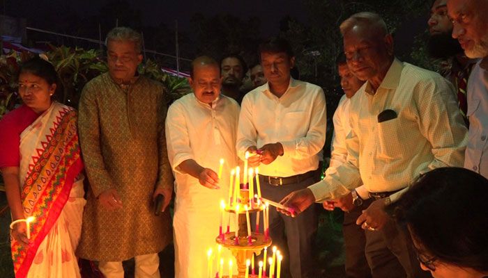 গোপালগঞ্জের কোটালীপাড়ায় পাঁচ দিনব্যাপী কবি সুকান্ত মেলা বুধবার (১ মার্চ) রাতে প্রদীপ জ্বালিয়ে উদ্বোধন করেন জেলা প্রশাসক কাজী মাহাবুবুল আলম। প্রবা ফটো