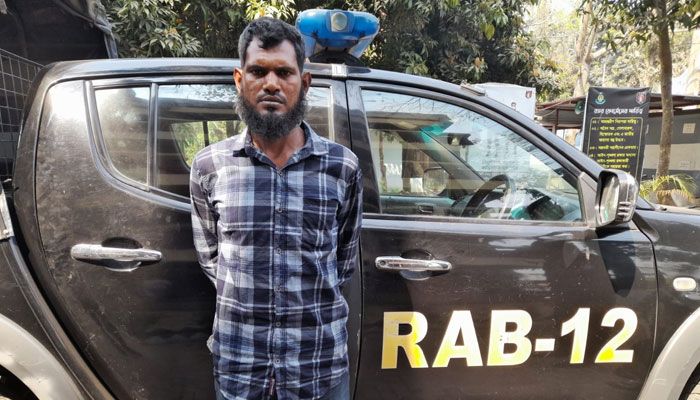 স্কুলছাত্রীকে ধর্ষণের অভিযোগে কাঠমিস্ত্রি গ্রেপ্তার