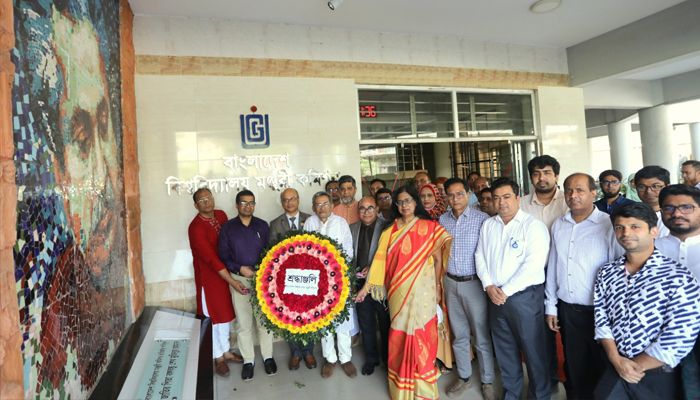৭ মার্চে বঙ্গবন্ধুর ম্যুরালে ইউজিসির শ্রদ্ধা