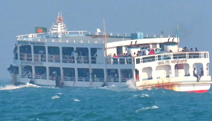 টেকনাফ-সেন্টমার্টিনে পর্যটকবাহী জাহাজ চলাচল শুরু