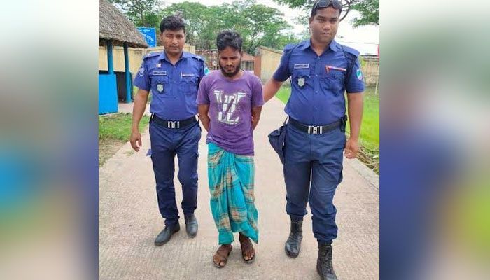 রামপালে যুবককে গাছে বেঁধে নির্যাতনের ঘটনায় গ্রেপ্তার ১