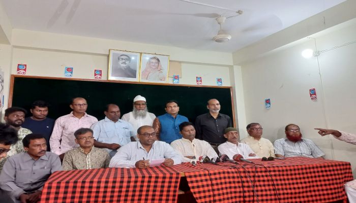 সংবাদ সম্মেলনে জাপার স্থানীয় নেতারা। প্রবা ফটো 