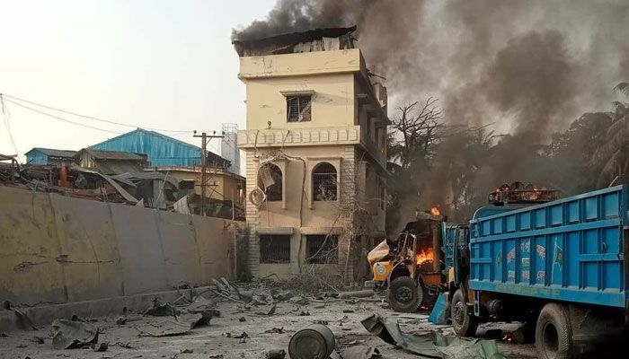 শিল্পের অরাজকতায় বিপন্ন সীতাকুণ্ড