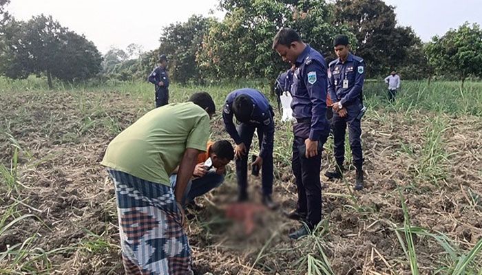 চাঁপাইনবাবগঞ্জে আখক্ষেত থেকে কঙ্কাল উদ্ধার