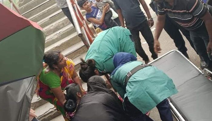 সার্জেন্ট মোর্শেদার সহায়তায় ফুটপাতে শিশুর জন্ম