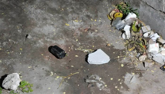 পরিত্যক্ত তিনটি ককটেল উদ্ধার। প্রবা ফটো