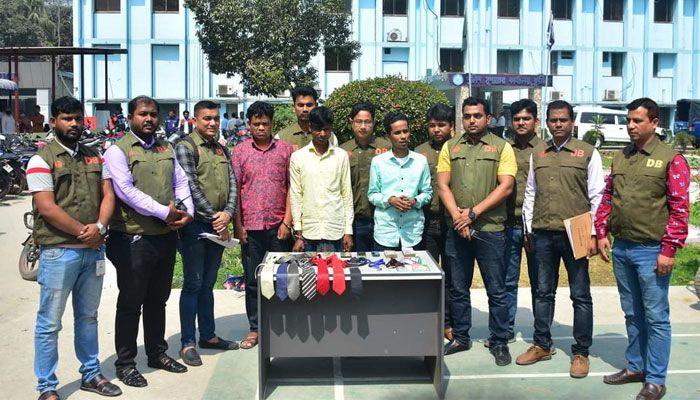 প্রধানমন্ত্রীর প্রেস সচিব ও পুলিশ সুপার পরিচয়ে প্রতারণা 