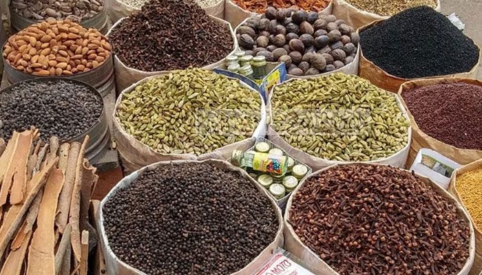 ঊর্ধ্বমুখী জিরার বাজারে কমছে এলাচ, লবঙ্গের দাম