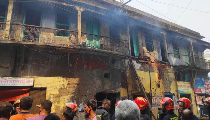 নিতাইগঞ্জে বিস্ফোরণ : ২৪ ঘণ্টার মধ্যে ভবনটি ভেঙে ফেলার নির্দেশ 