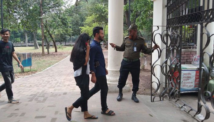 পার্ক বন্ধ রাখার অভিযোগ
