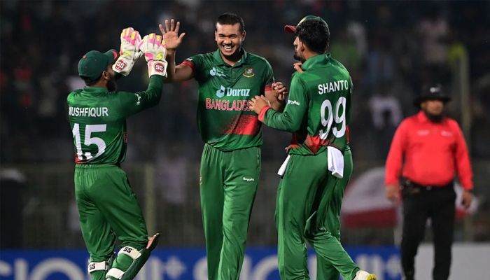 পাওয়ার প্লেতে আইরিশদের ‘পাওয়ার’ শেষ
