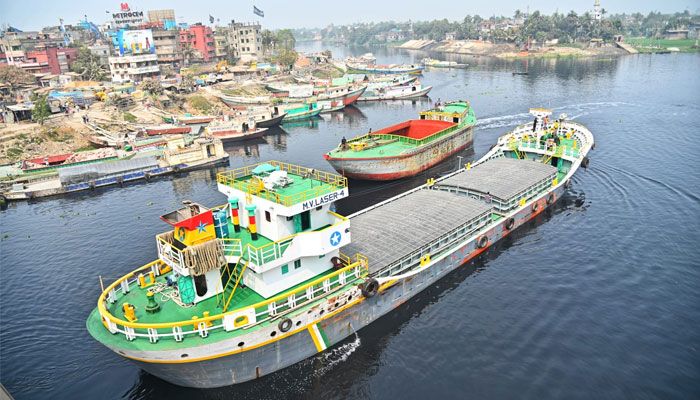 দূষিত তুরাগ নদ