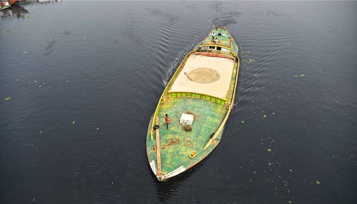 দূষিত তুরাগ নদ