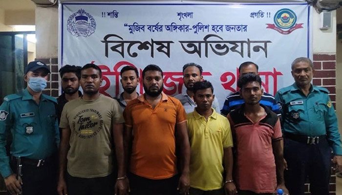 চট্টগ্রাম বন্দর থেকে কনটেইনার পাচার চেষ্টা, গ্রেপ্তার আট