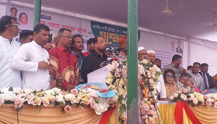 শনিবার বিকালে কুমিল্লা টাউনহল মাঠে অনুষ্ঠিত দক্ষিণ জেলা জাতীয় পার্টির দ্বিবার্ষিক সম্মেলনে পার্টির চেয়ারম্যান ও বিরোধীদলীয় উপনেতা জি এম কাদের। প্রবা ফটো