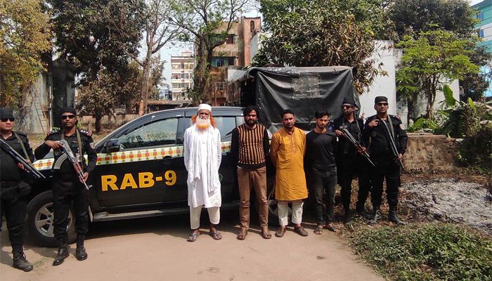 ইসলামি বক্তার জিহ্বা কর্তন, গ্রেপ্তার ৪
