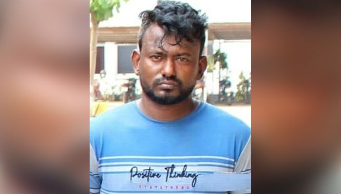 চাঁদা না পেয়ে ব্যবসায়ীর বাড়িঘর ভাঙচুর ও লুটপাটের অভিযোগ