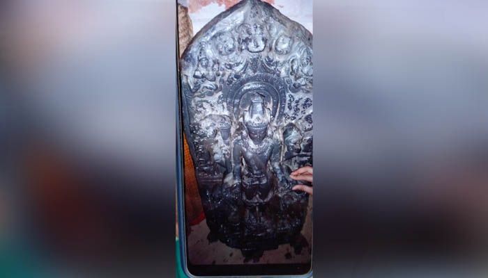 দুর্গাপুরে কষ্টি পাথরের বিষ্ণু মূর্তি উদ্ধার