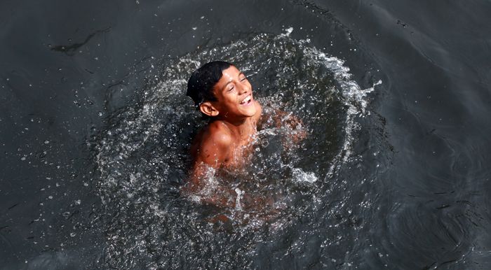 প্রচণ্ড দাবদাহে পুড়ছে দেশ