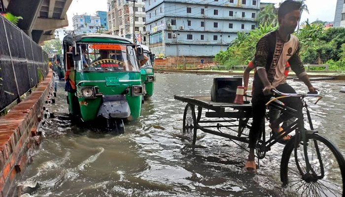 বন্দরনগরী থইথই সামান্য বৃষ্টিতেই