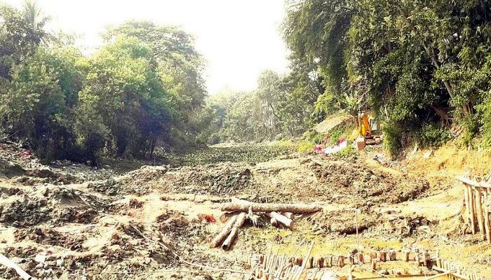 দখল-দূষণে নবগঙ্গা সরু খাল