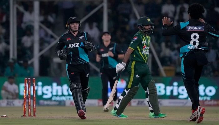 ইফতিখারকে থামিয়ে হারতে বসা ম্যাচ জিতল নিউজিল্যান্ড