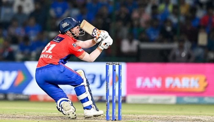 ব্যাটিংয়ের ধরন নিয়ে প্রশ্নের মুখে ওয়ার্নার