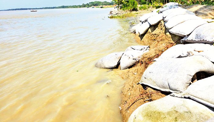 বর্ষার আগেই জলে গেল কোটি টাকার জিও ব্যাগ