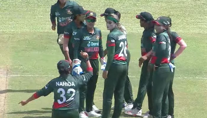 বৃষ্টিতে পরিত্যক্ত মেয়েদের প্রথম ওয়ানডে