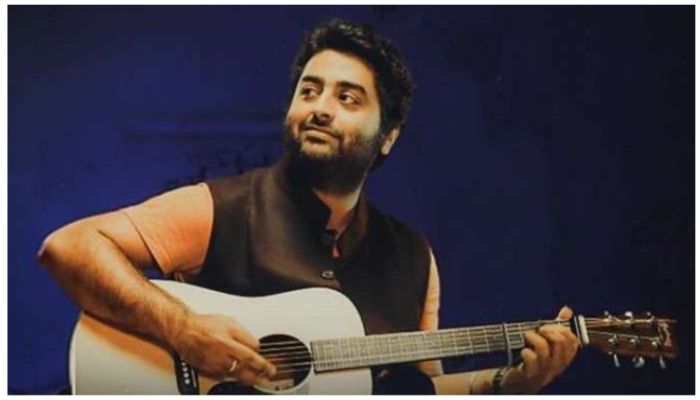 মঞ্চে উঠে গালি দিলেন অরিজিৎ