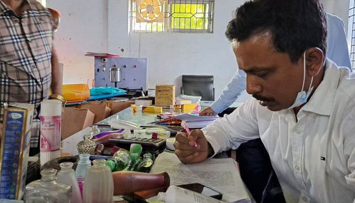 নকল প্রসাধনী ব্যবসায়ীদের হুঁশিয়ারি, রবিবার থেকে অভিযান