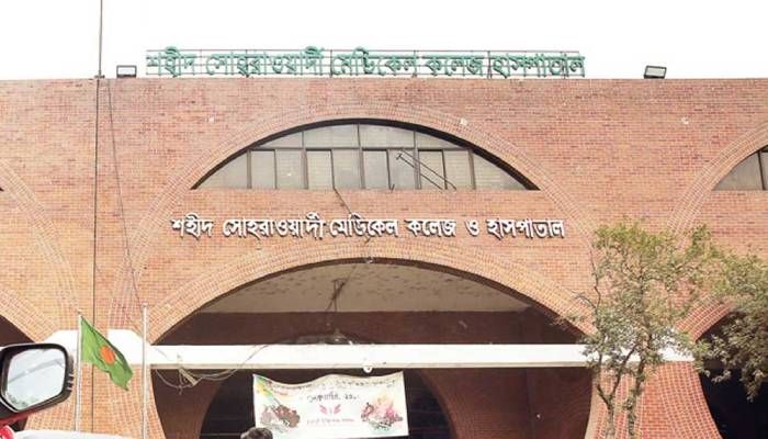 ঢাকায় শোবার ঘরে বৃদ্ধের রক্তাক্ত মরদেহ, ছেলে আটক