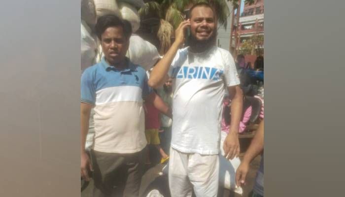 বঙ্গবাজার মার্কেটের সামনে ব্যবসায়ীর আর্তনাদ। প্রবা ফটো