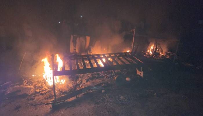 কারখানায় ইফতারির পর তিন শ্রমিকের মৃত্যু, মহাসড়ক অবরোধ