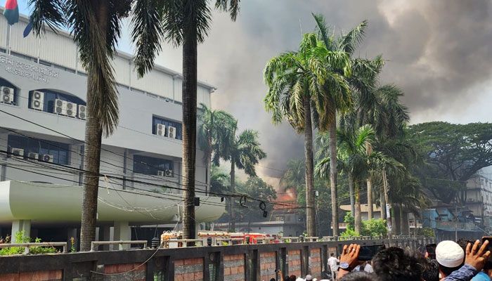 পুড়ে গেছে পুলিশ ব্যারাকের দুটি ফ্লোর, সরিয়ে নেওয়া হয়েছে অস্ত্র-গোলাবারুদ