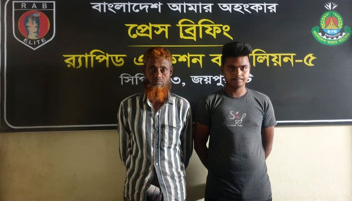 জয়পুরহাটে চোরাই ইজিবাইকসহ দুজন আটক