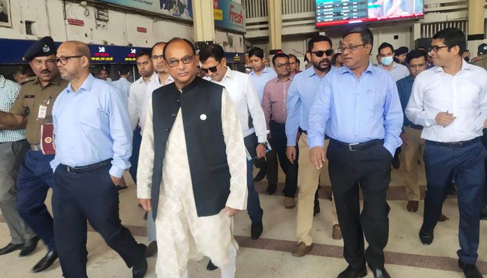 টিকিটবিহীন কোনো যাত্রী স্টেশনে ঢুকতে পারবে না : রেলমন্ত্রী